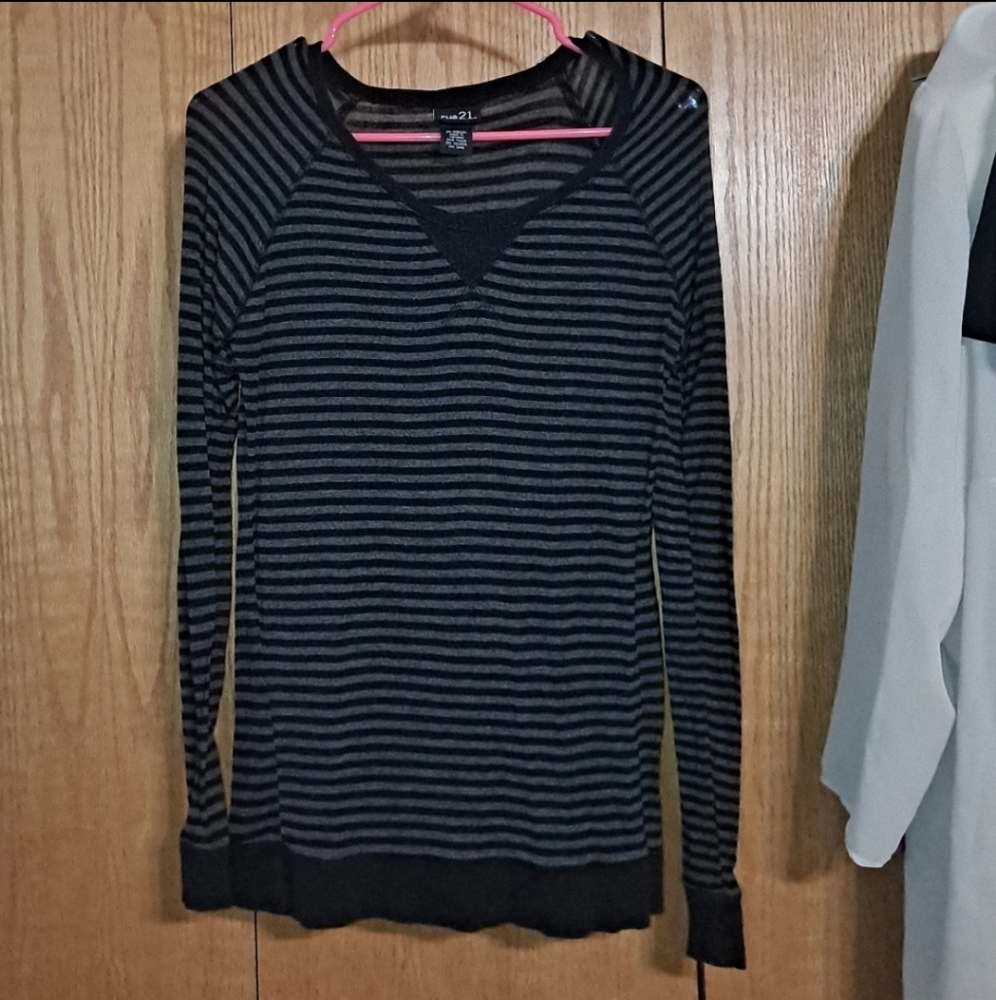 💜Rue21 striped long sleeve medium top